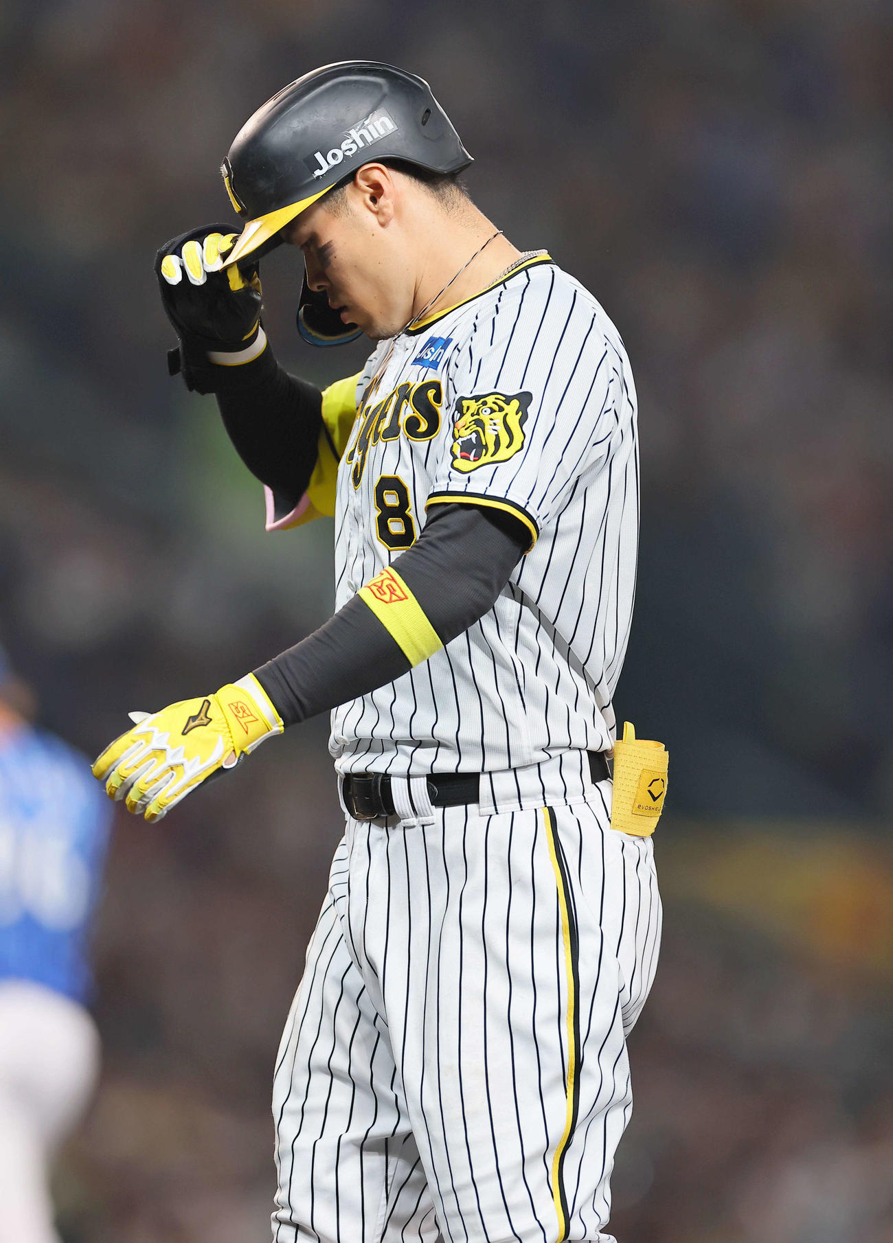 阪神対DeNA 6回裏阪神2死、佐藤輝は投ゴロに倒れる（撮影・上田博志）