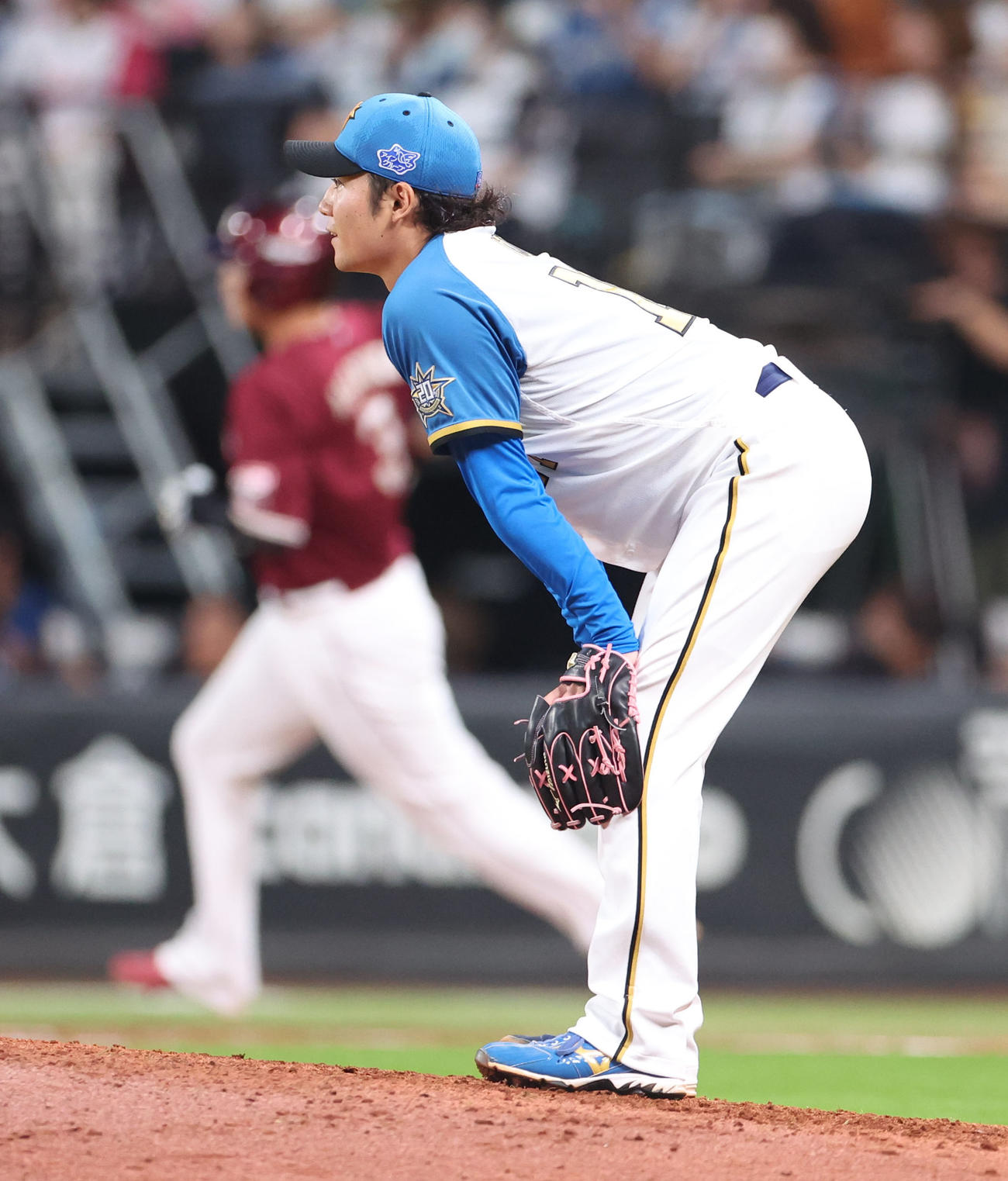日本ハム対楽天　8回表楽天1死二塁、浅村に右越え2点本塁打を浴びる伊藤（撮影・佐藤翔太）