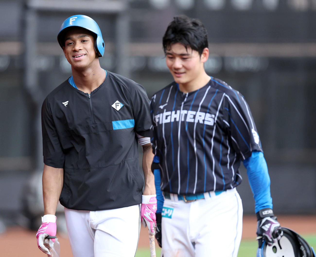日本ハム万波中正（左）と清宮幸太郎（2023年6月21日撮影）