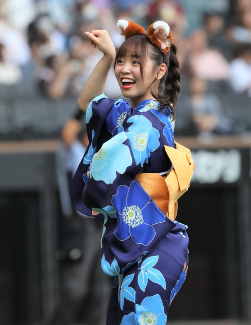 日本ハム】さわやか「浴衣きつねダンス」北海道の夏空の下で披露