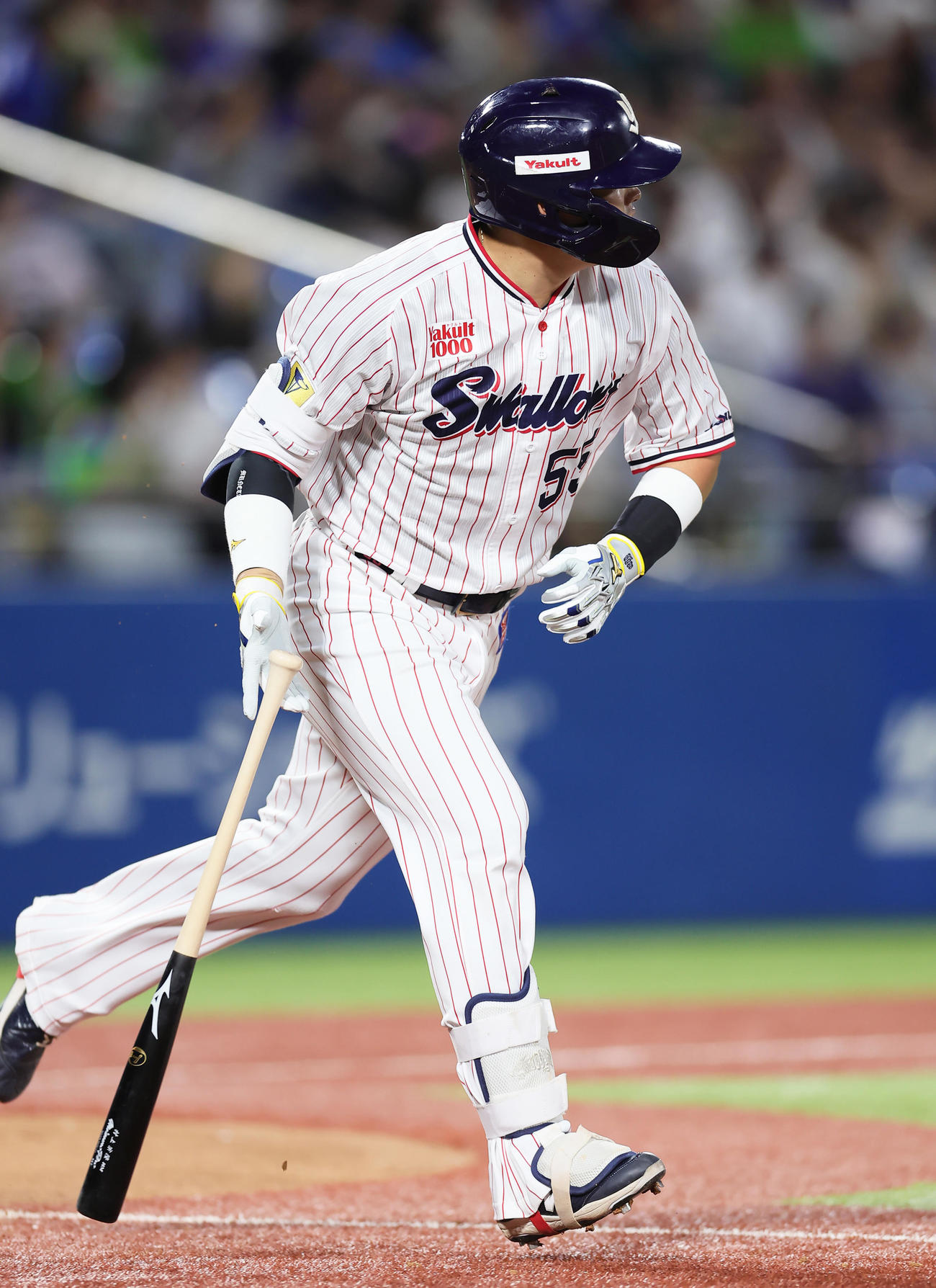 ヤクルト対中日　4回裏ヤクルト無死、村上は左越え本塁打を放つ（撮影・足立雅史）