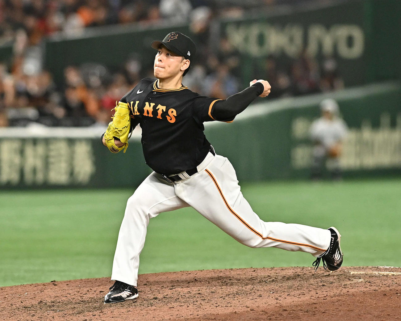 巨人対広島　巨人4番手で投球する高梨（撮影・滝沢徹郎）