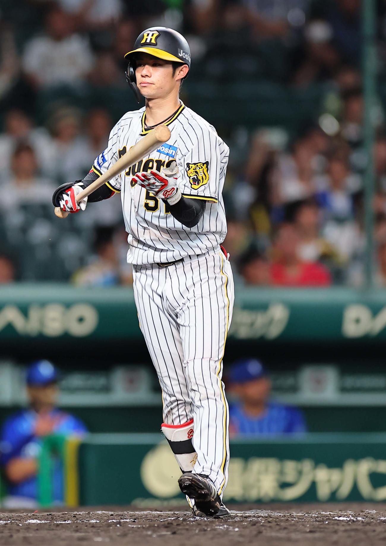 阪神対DeNA 7回裏阪神2死二塁、中野は三振に倒れる（撮影・上田博志）