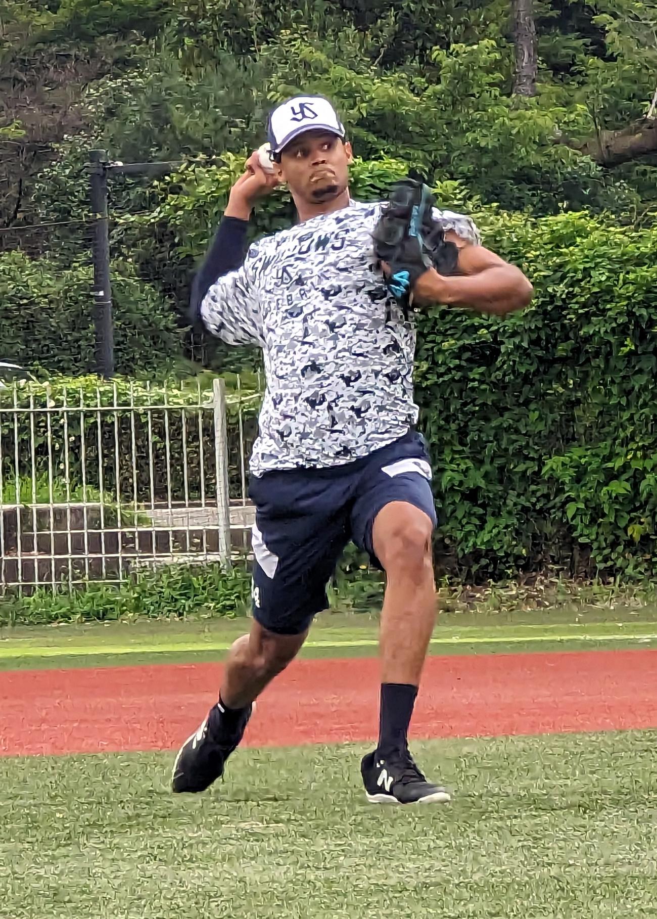 ヤクルトに初合流したエルビン・ロドリゲス投手（撮影・三須一紀）