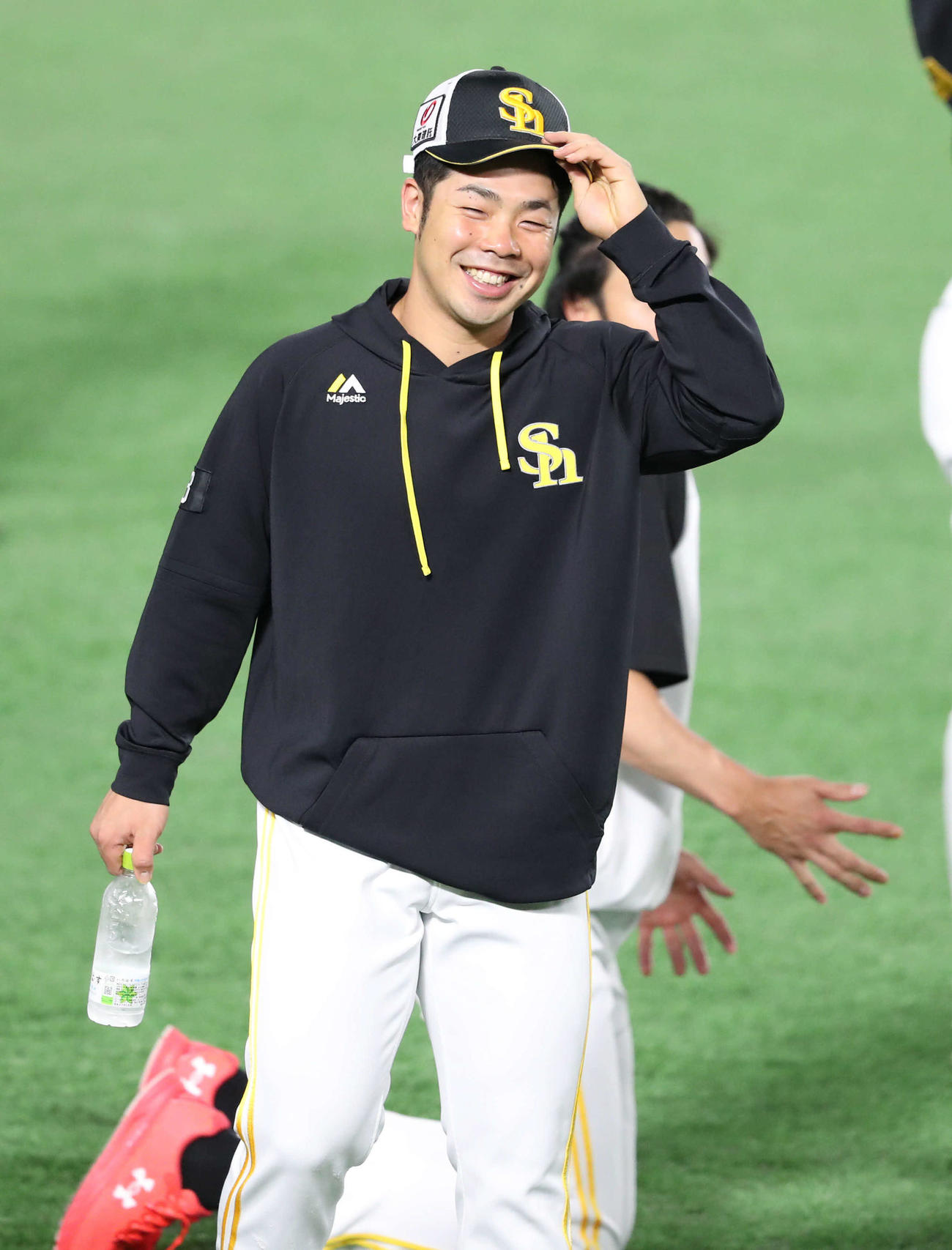 練習前、笑顔を見せる近藤（撮影・梅根麻紀）