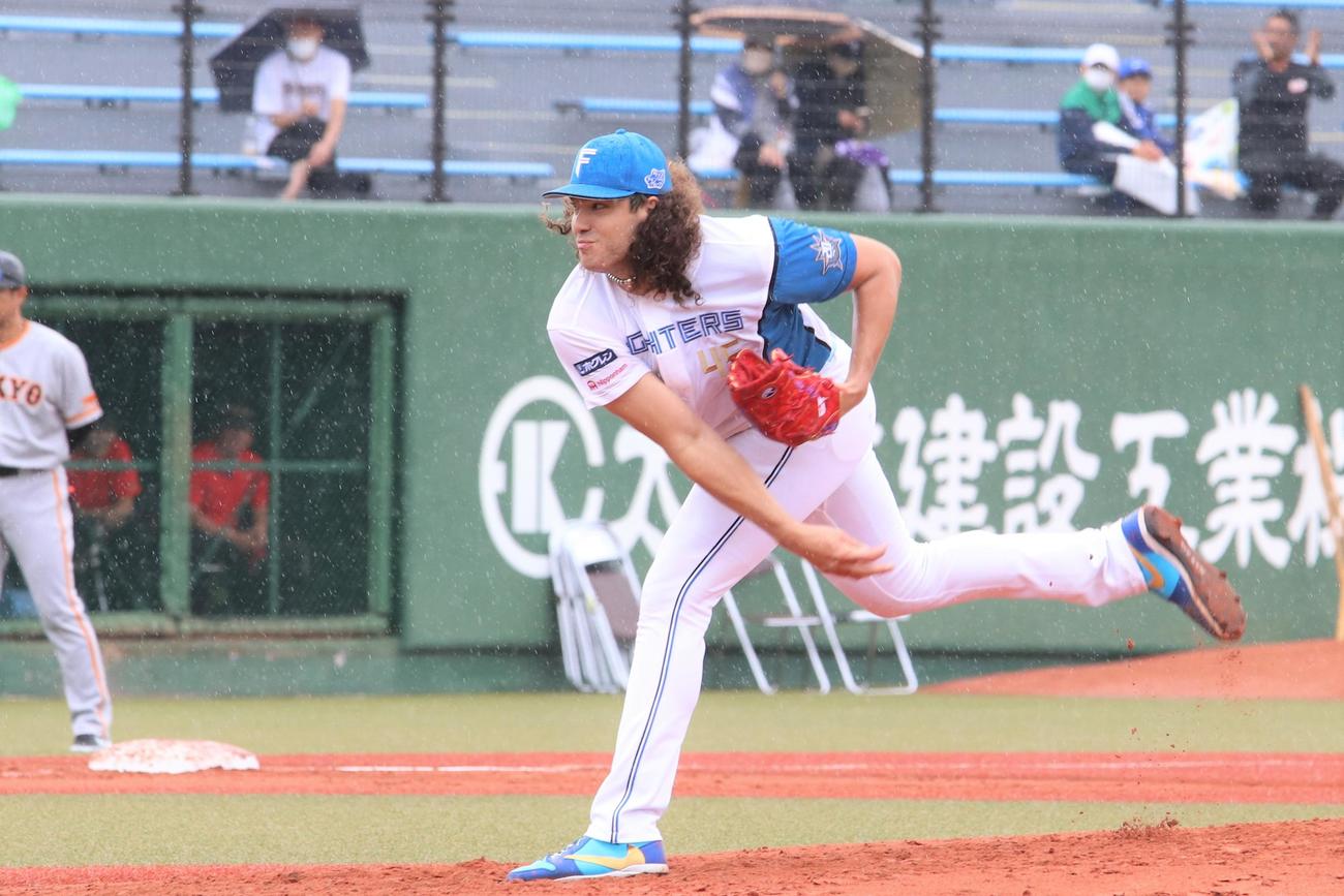 先発登板し、93球を投げた日本ハムのポンセ（撮影・石井翔太）
