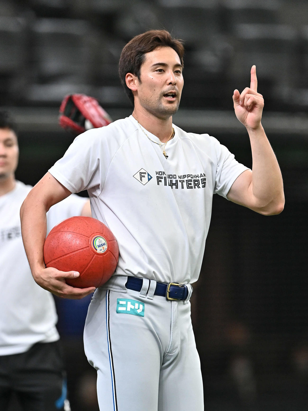西武対日本ハム　試合前練習で調整する日本ハム上原（撮影・滝沢徹郎）