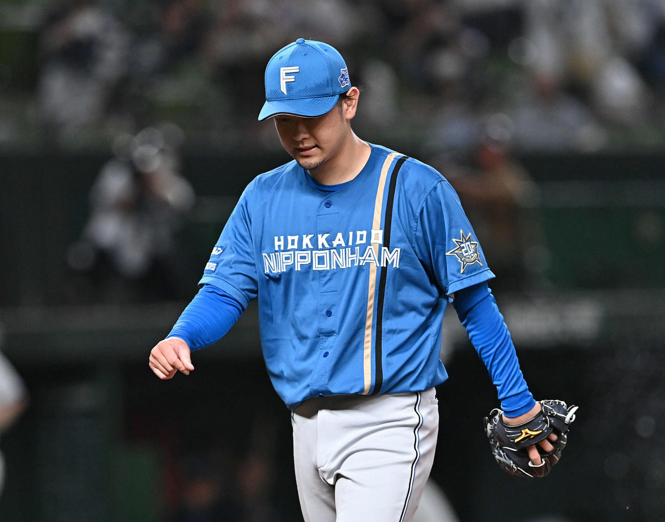 西武対日本ハム　9回裏西武1死二塁、中村にサヨナラ二塁打を許し引き揚げる池田（撮影・滝沢徹郎）