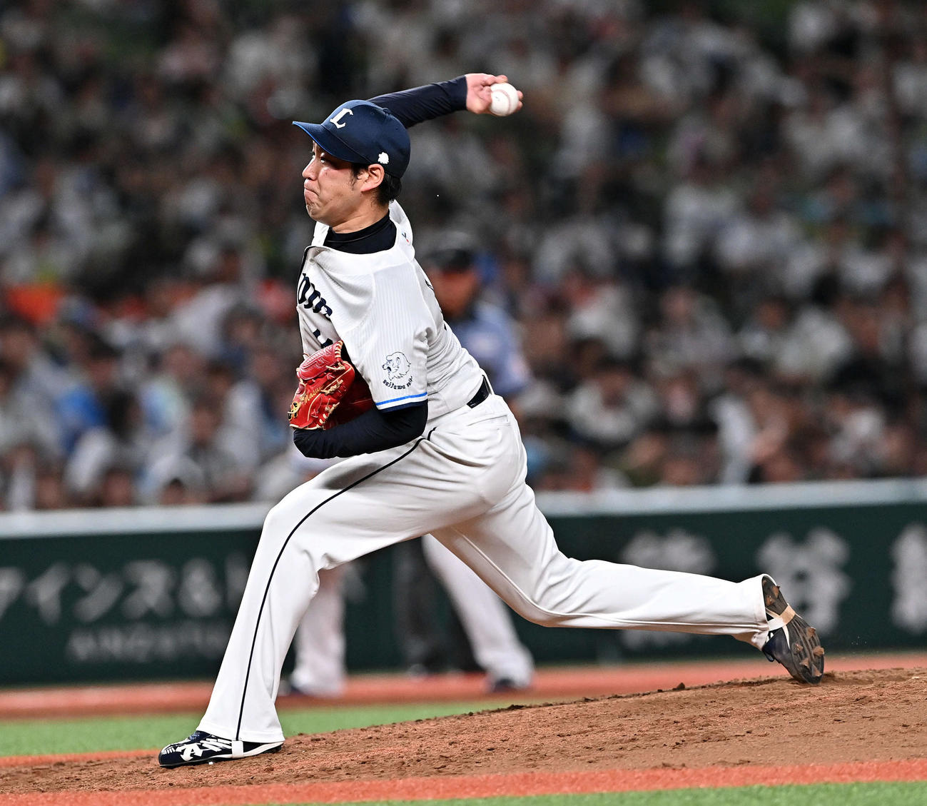 西武対日本ハム　9回表、西武3番手で投球する増田（撮影・滝沢徹郎）