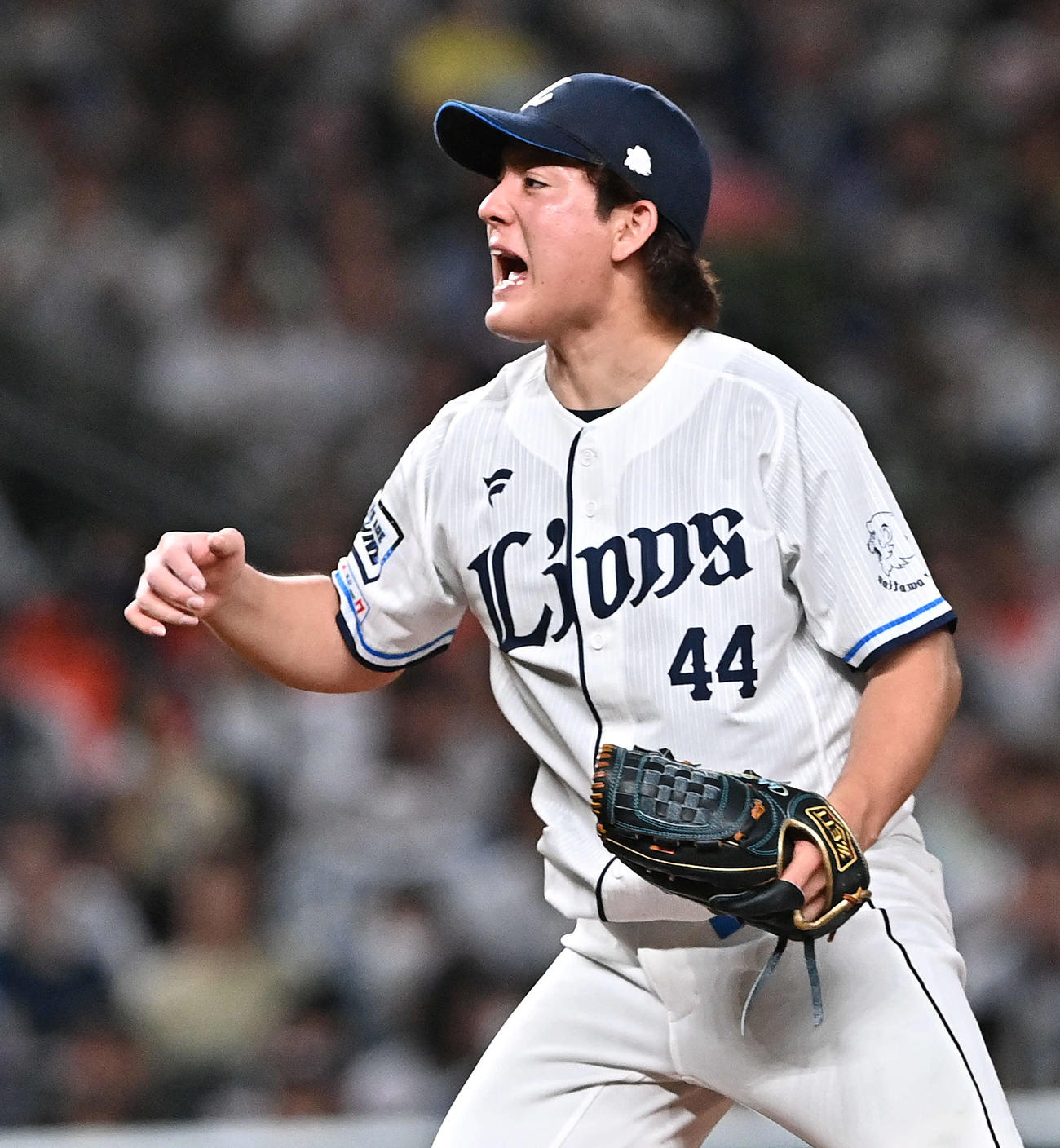 西武対日本ハム　4回表日本2死一、三塁、加藤豪を空振り三振に仕留めさけぶ与座（撮影・滝沢徹郎）