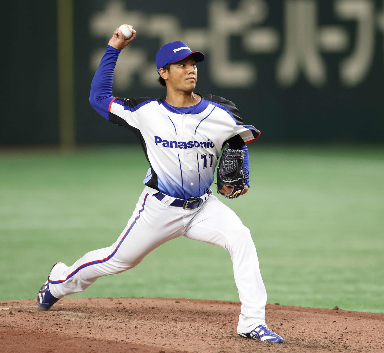 JR西日本対パナソニック　パナソニック先発の与座（撮影・宮地輝）