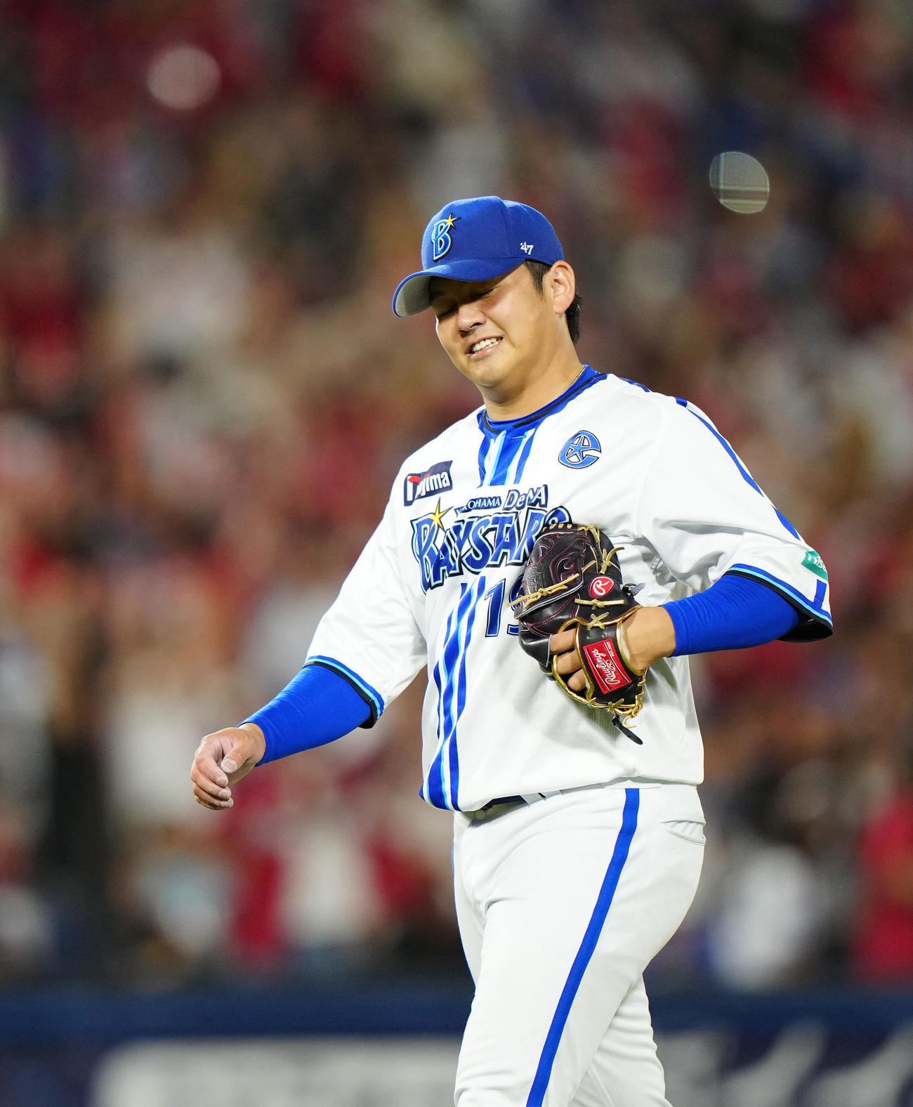 DeNA対広島　9回表広島1死、坂倉にソロ本塁打を浴びた山崎（撮影・江口和貴）