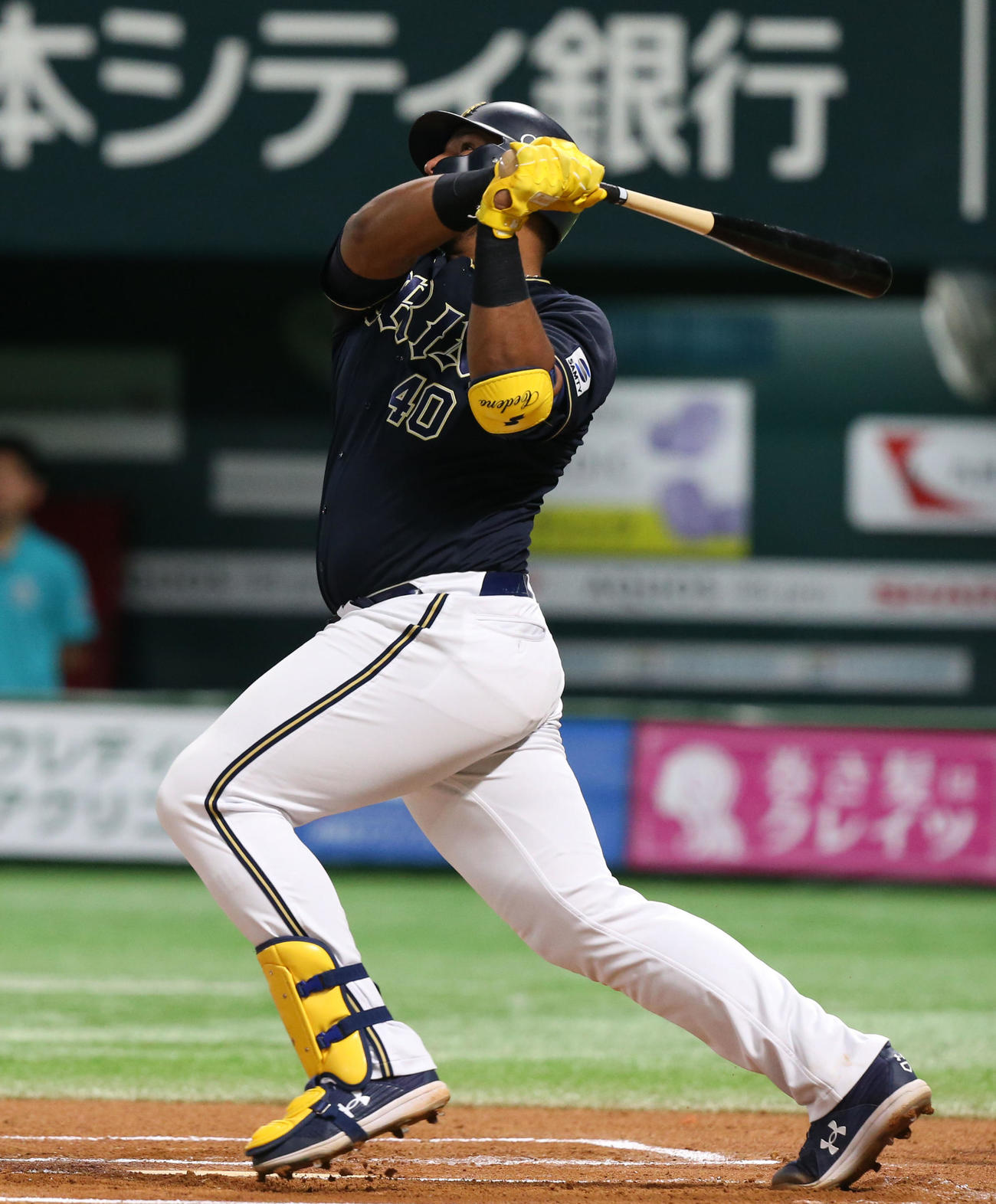 ソフトバンク対オリックス　延長10回表オリックス無死、セデーニョは勝ち越しとなる左越え本塁打を放つ（撮影・冨田成美）