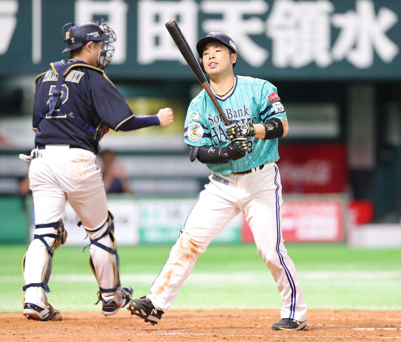 ソフトバンク対オリックス　8回裏ソフトバンク2死満塁、空振り三振に終わった近藤（撮影・梅根麻紀）