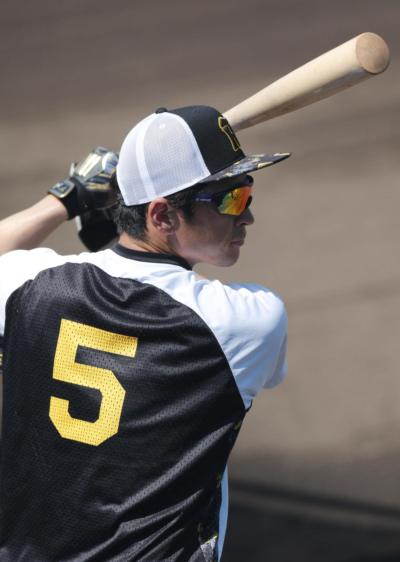 鳴尾浜球場で調整する阪神近本（撮影・前田充）