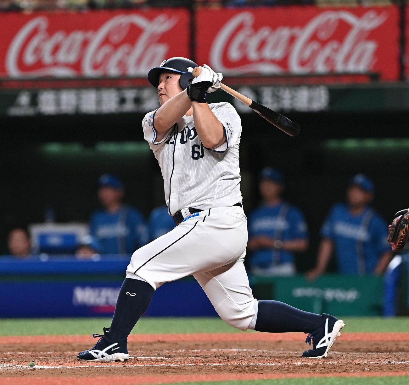 西武対日本ハム　5回裏西武2死一塁、中村は先制左越え2点本塁打を放つ（撮影・滝沢徹郎）