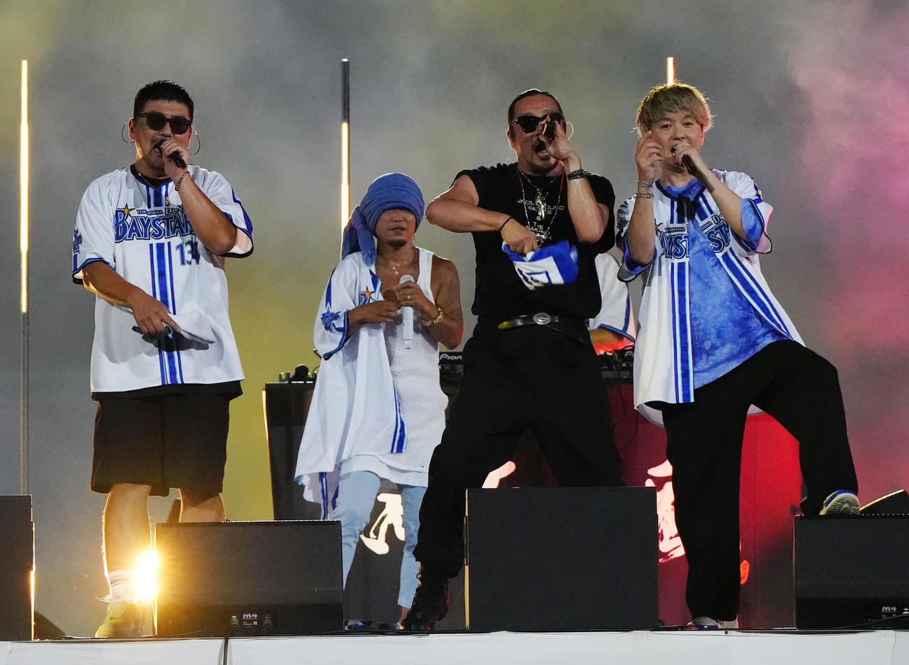 DeNA対広島　試合後、ライブで熱唱する湘南乃風（撮影・江口和貴）