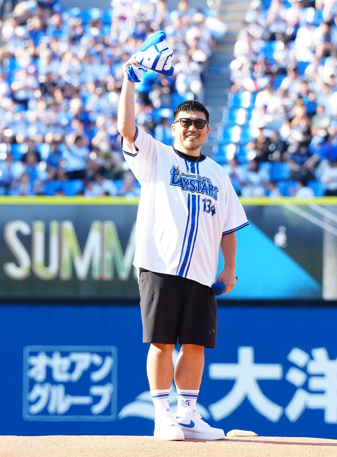 DeNA対広島　セレモニアルピッチに臨む湘南乃風のRED RICE（撮影・江口和貴）