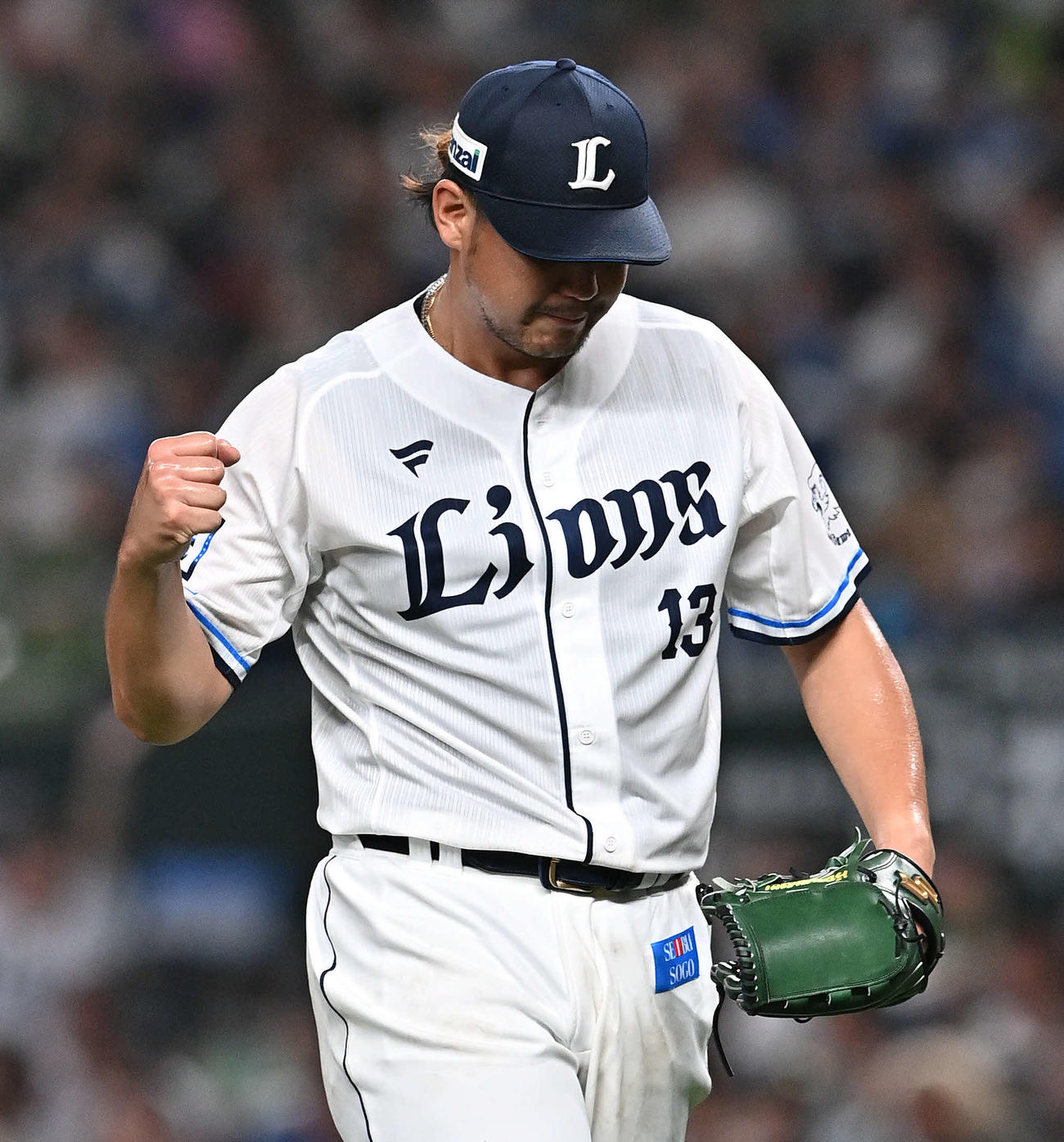西武対日本ハム　7回表日本ハム2死二塁、万波を遊飛に打ち取りガッツポーズする高橋（撮影・滝沢徹郎）