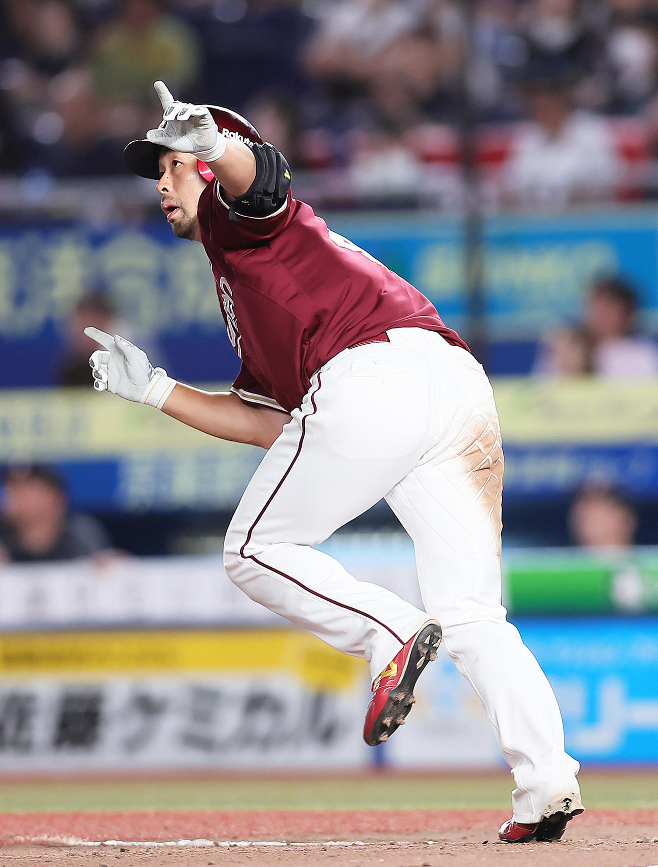 ロッテ対楽天　9回表楽天2死一塁、阿部は左越え2点本塁打を放つ（撮影・足立雅史）