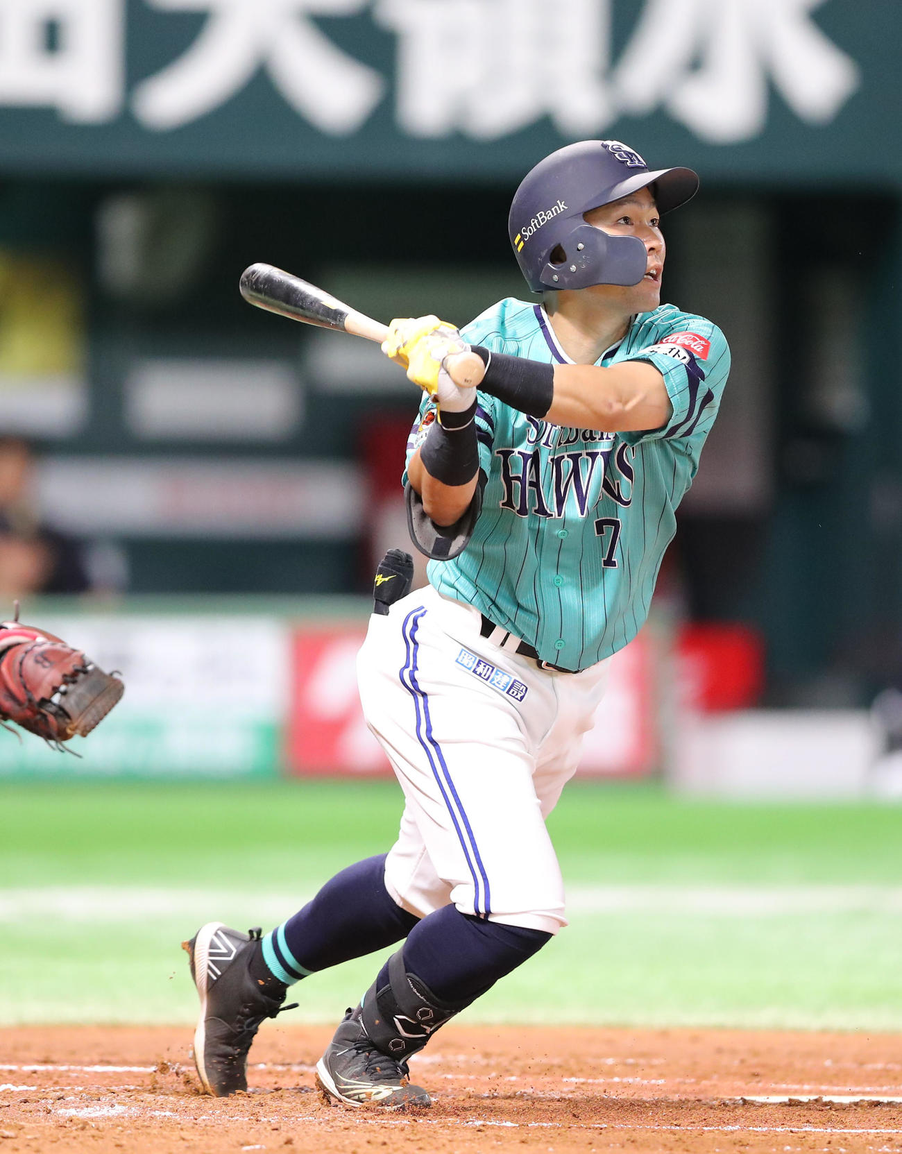 ソフトバンク対オリックス　2回裏ソフトバンク無死、中村晃は右前安打を放つ（撮影・梅根麻紀）