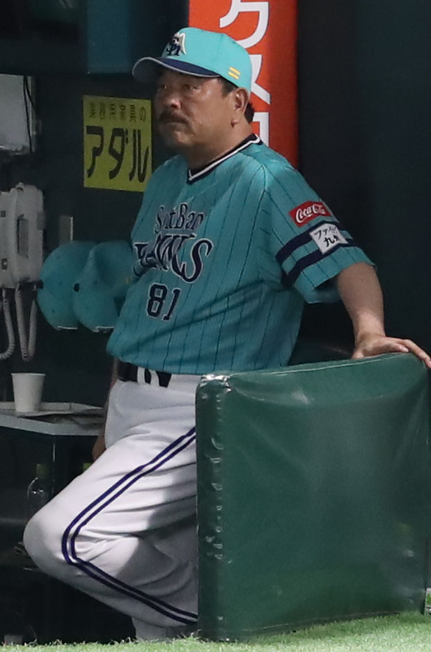 ソフトバンク対オリックス　27年ぶり9連敗に渋い表情の藤本博史監督（撮影・冨田成美）