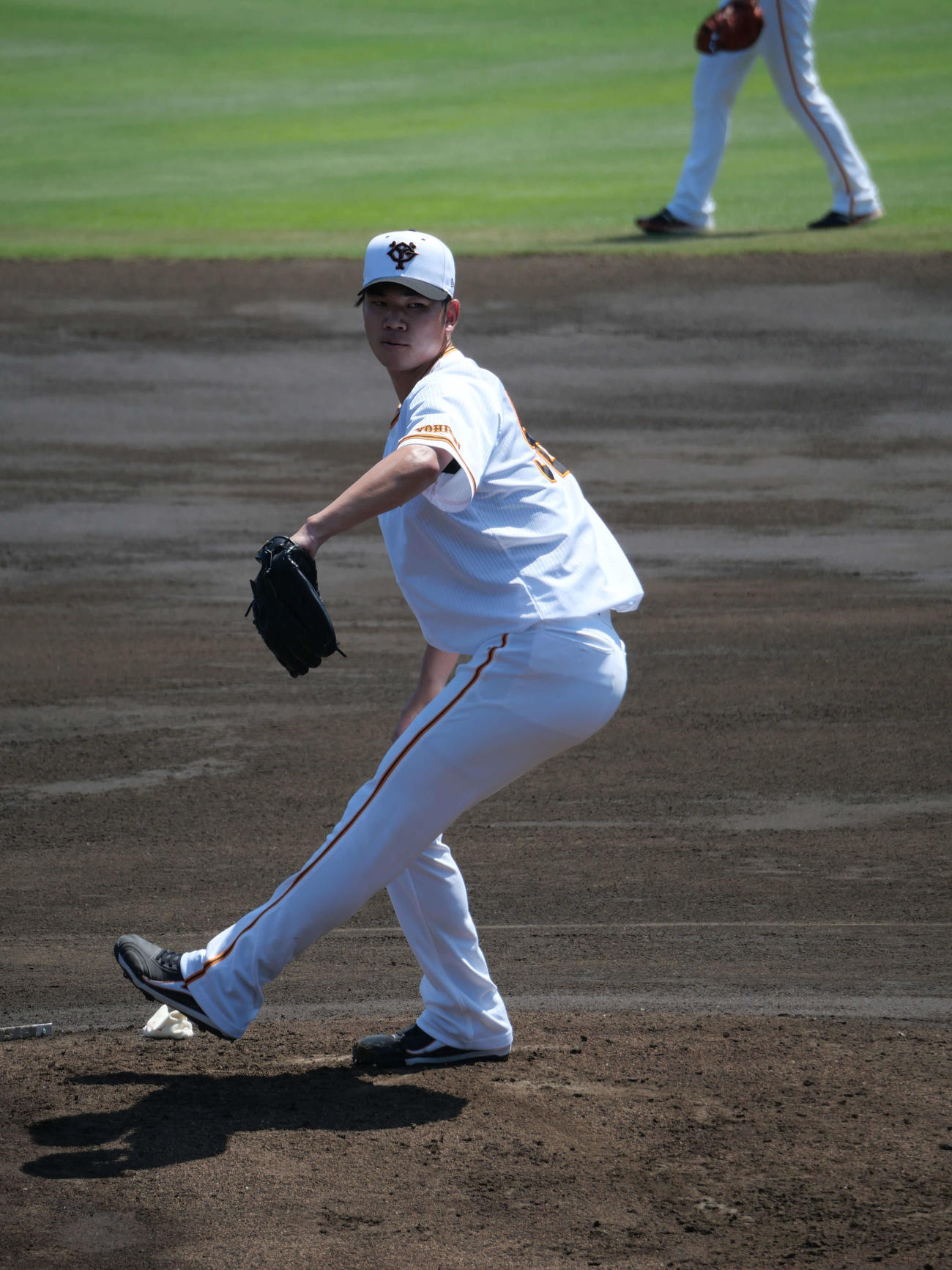 シート打撃に登板した巨人小沼（撮影・上田悠太）