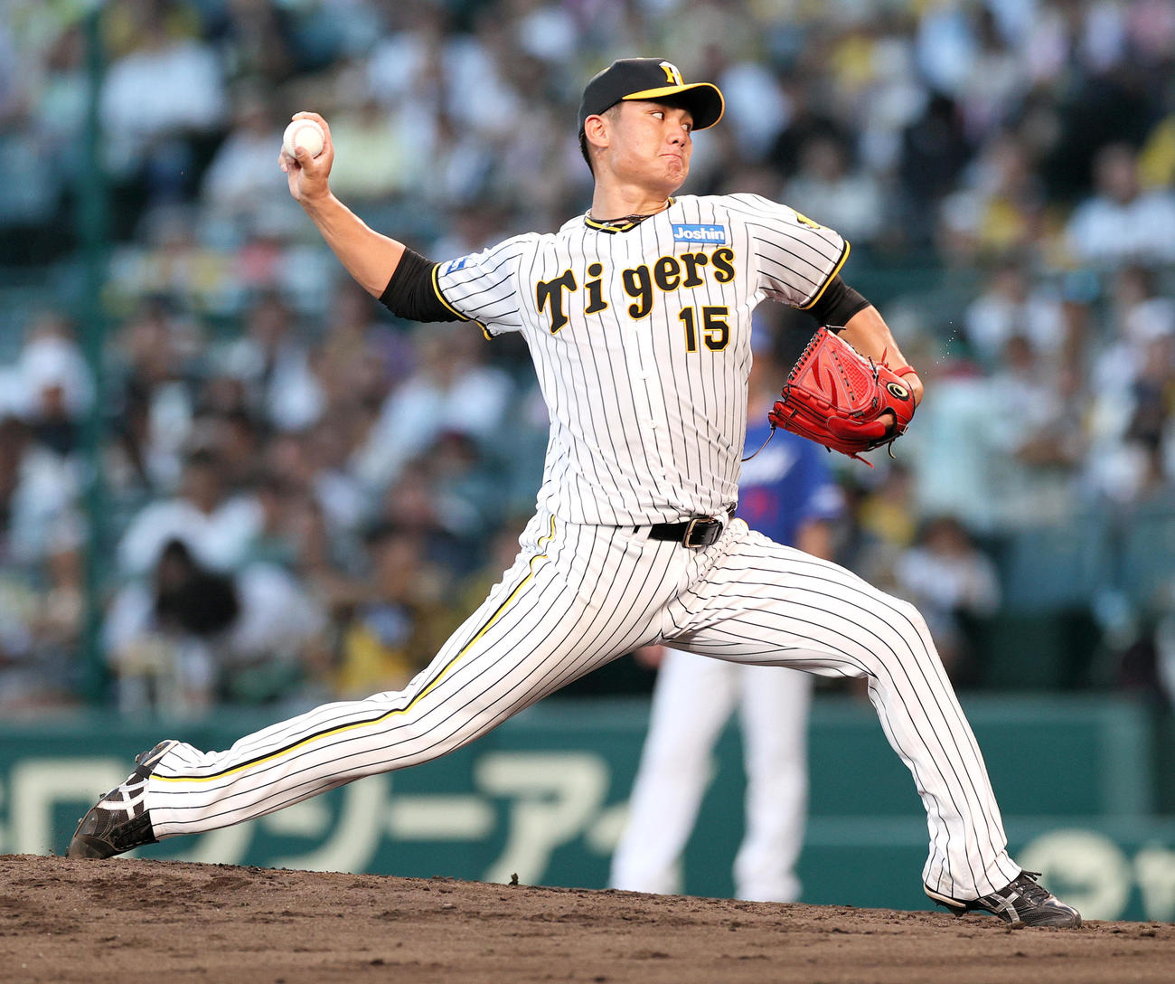 阪神対中日　力投する阪神先発の西純（撮影・上山淳一）