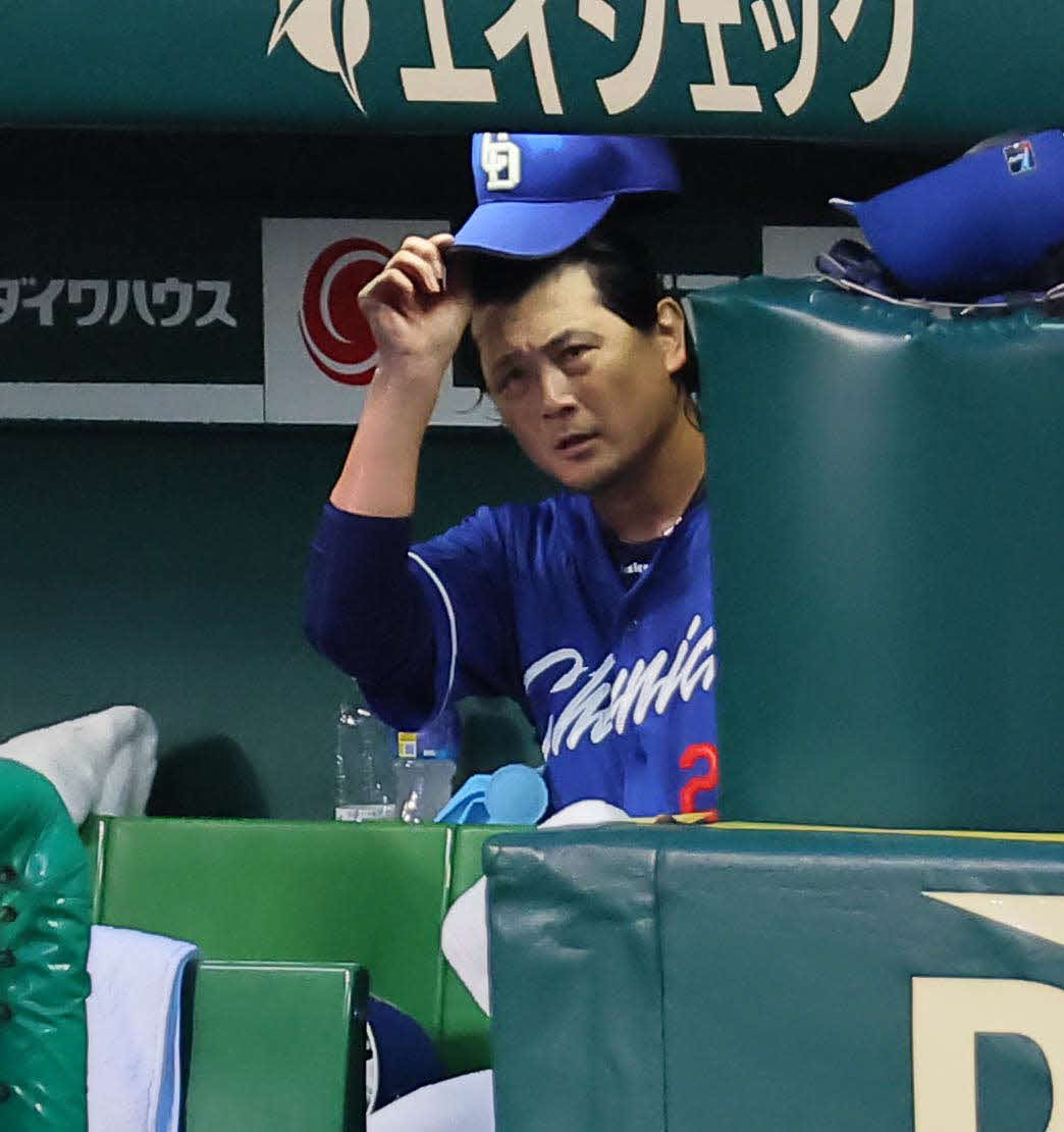 阪神対中日　3回途中で降板する涌井（撮影・上田博志）