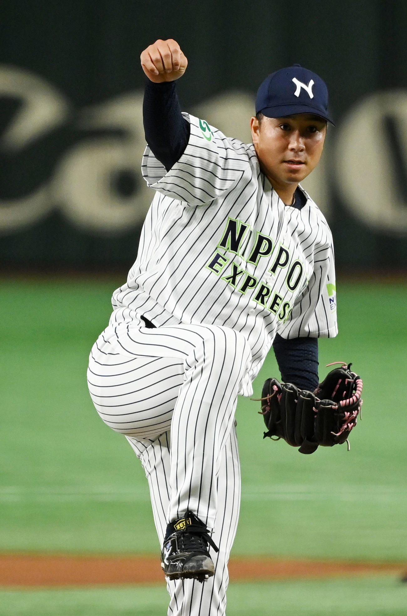日本通運対ミキハウス　力投する日本通運先発の古田島（撮影・横山健太）