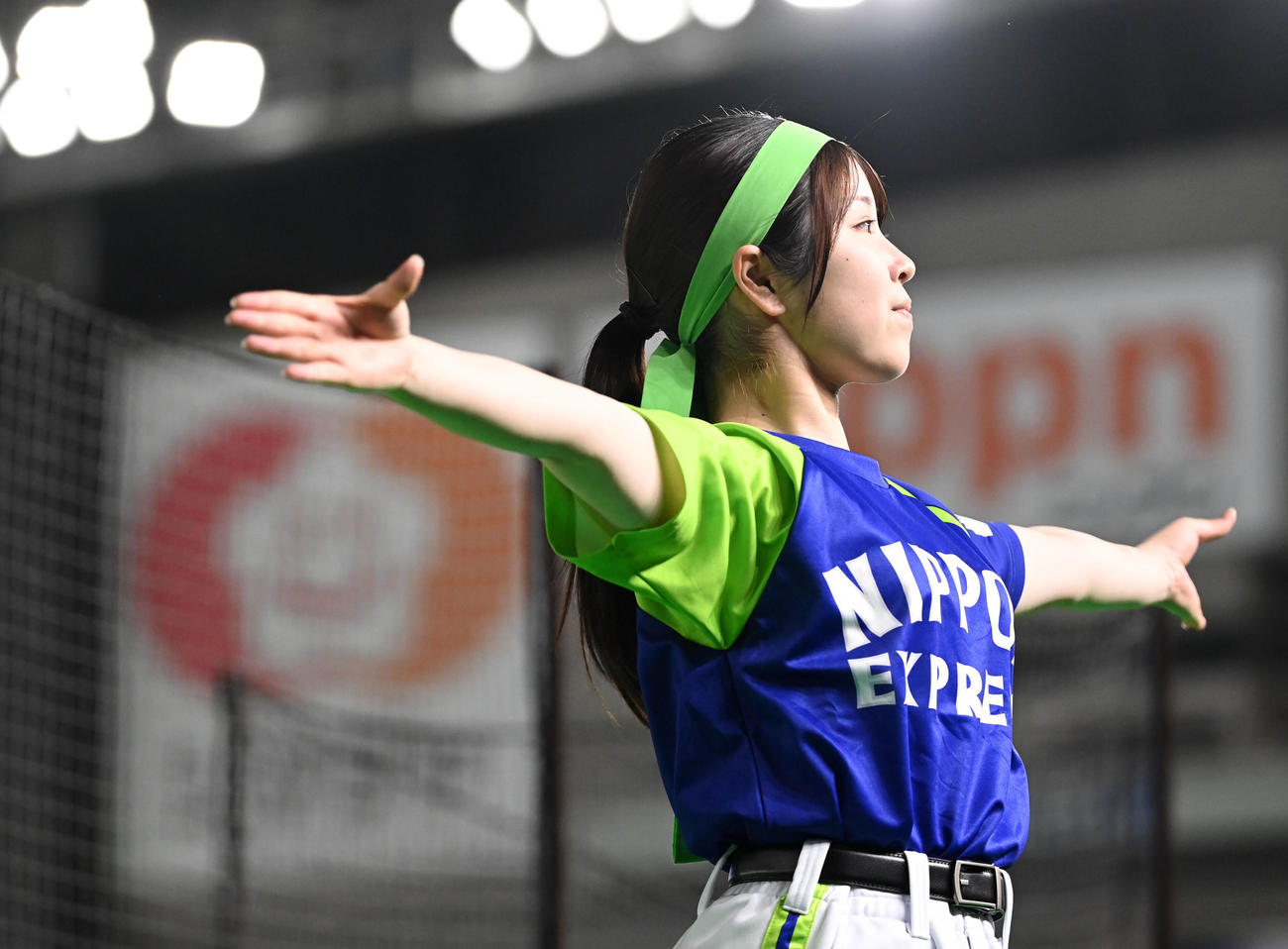 日本通運対ミキハウス　声援を送る日本通運応援団（撮影・横山健太）