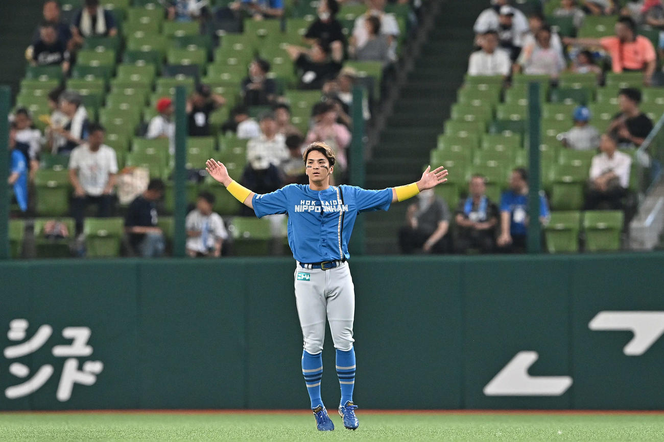 西武対日本ハム　試合に臨む日本ハム山田（撮影・滝沢徹郎）