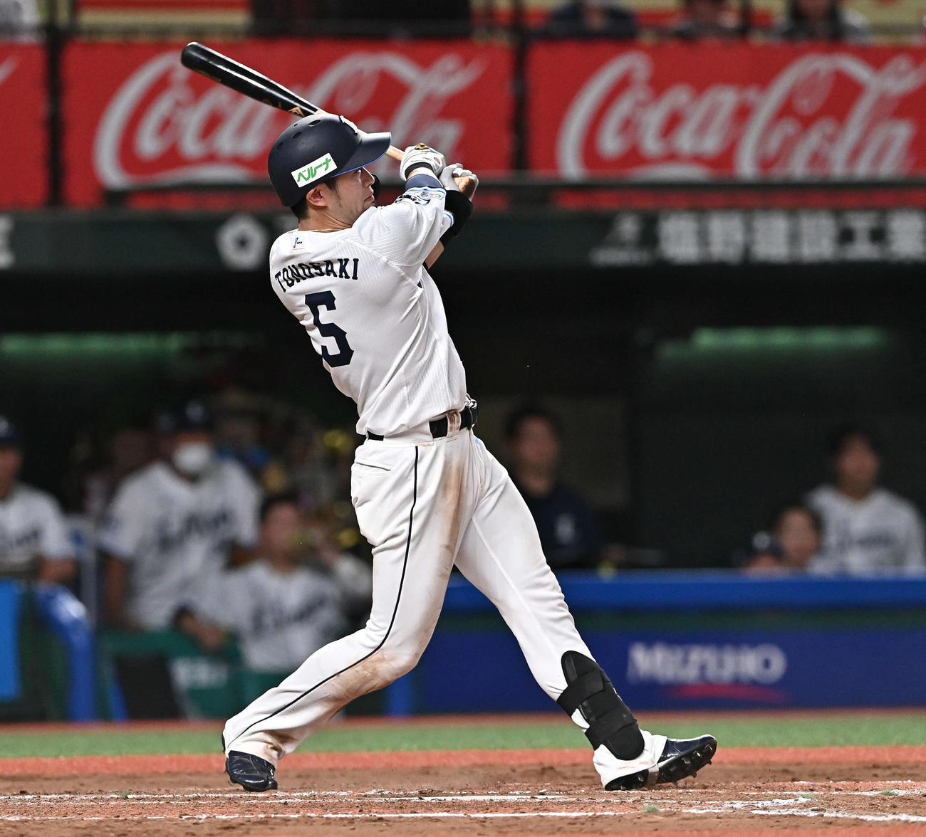 西武対日本ハム　7回裏西武2死、外崎はソロ本塁打を放つ（撮影・滝沢徹郎）