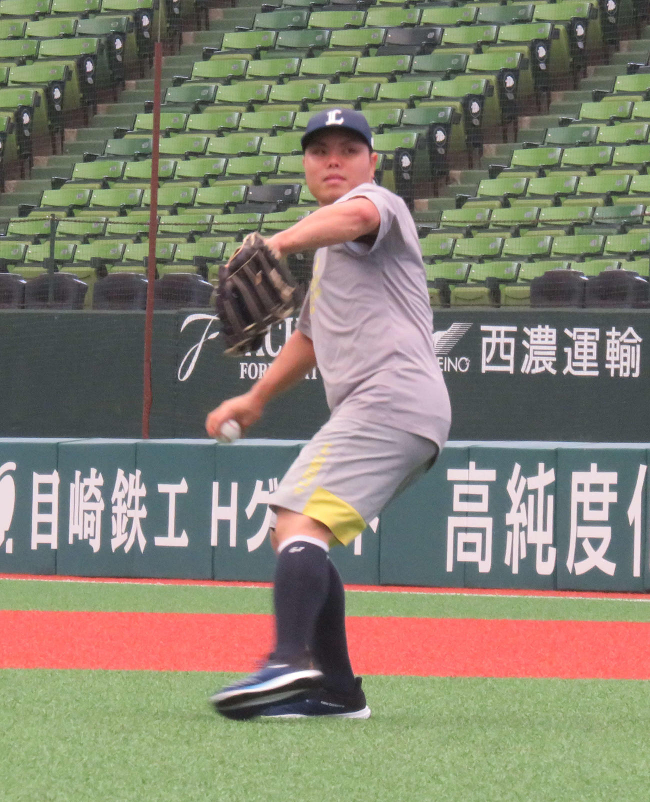球宴登板を前にベルーナドームで調整を行う西武平良