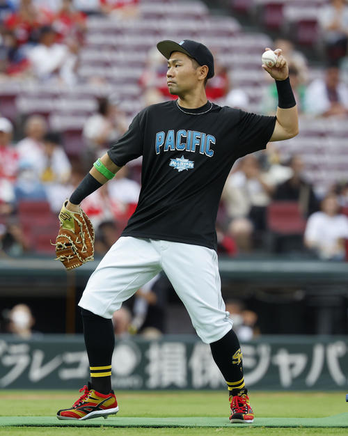 全セ対全パ 本塁打競争で打撃投手を務めたソフトバンク中村晃(撮影・藤尾明華)