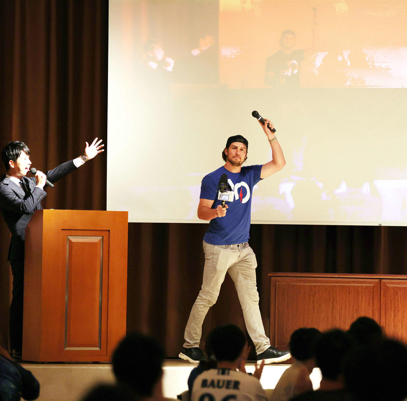公式ファンクラブのイベントに参加したDeNAバウアー（撮影・野上伸悟）