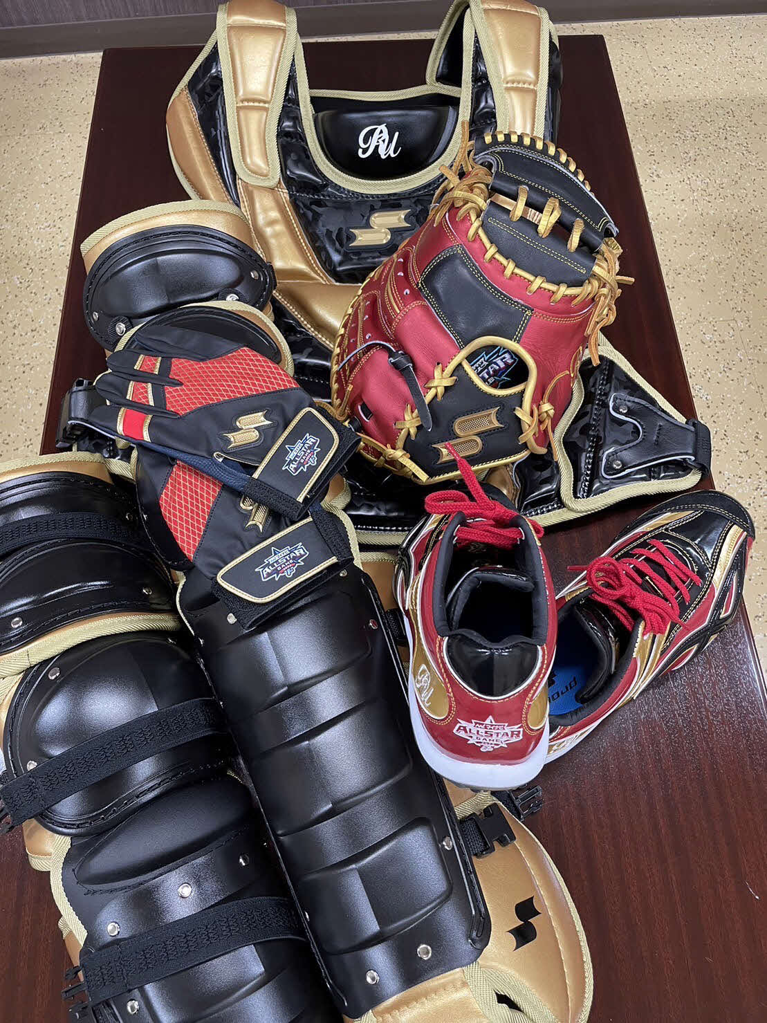 阪神梅野が球宴で使用する用具（SSK社提供）