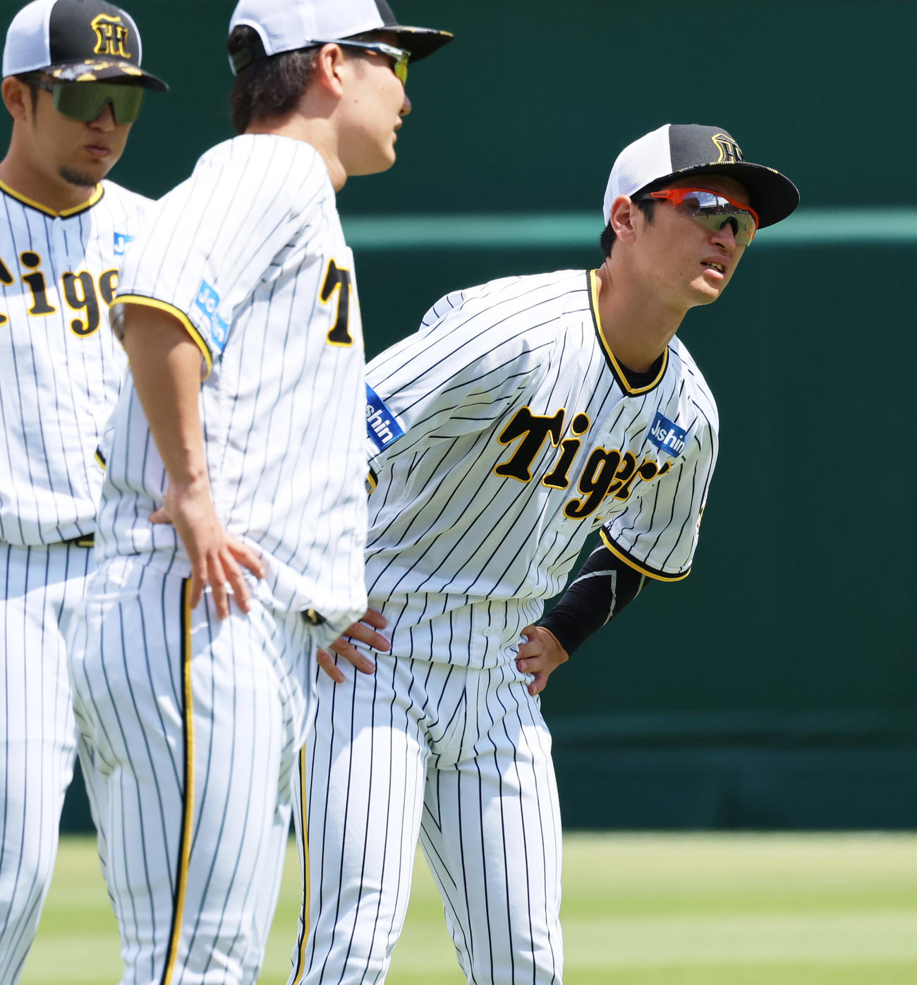 1軍に合流した阪神近本（右）（撮影・清水貴仁）