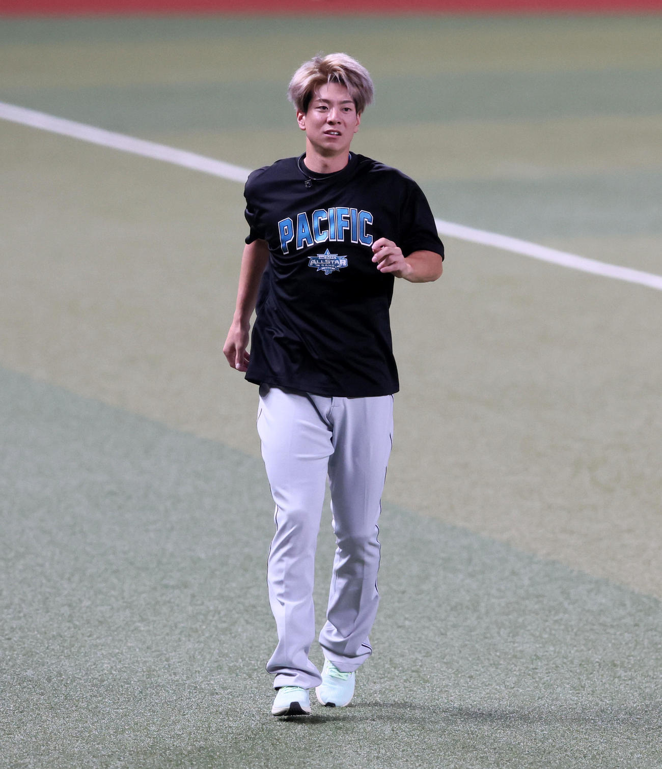 全セ対全パ　ウオーミングアップする松本剛（撮影・加藤哉）