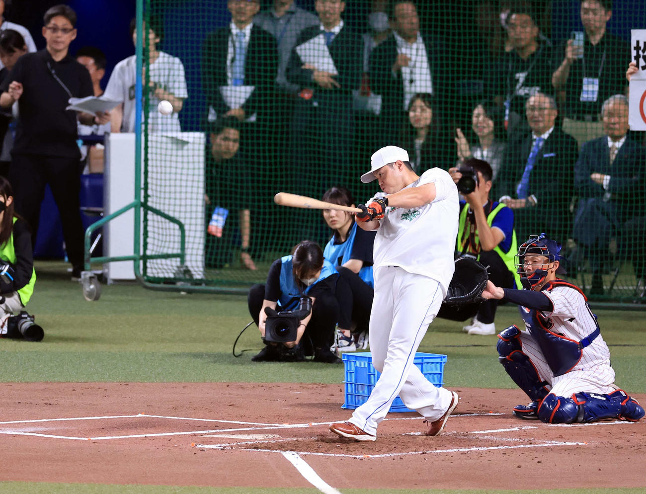 全セ対全パ　本塁打競争準決勝の延長戦で3本を放った細川（撮影・浅見桂子）