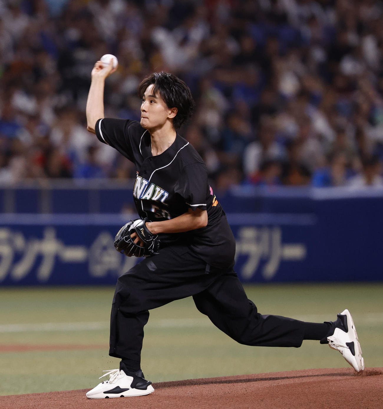 全セ対全パ　ファーストピッチを行う木戸大聖（撮影・藤尾明華）