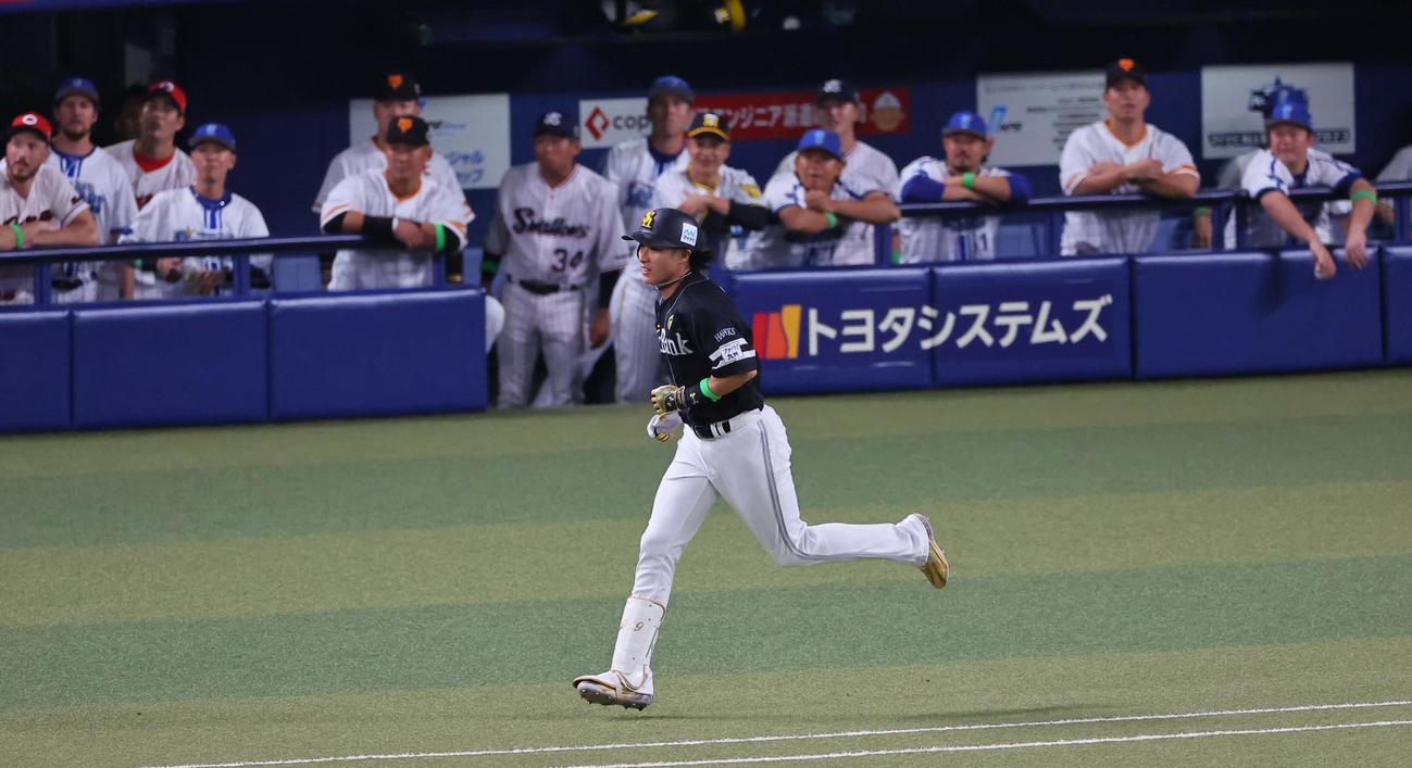 全セ対全パ　3回表全パ1死、柳田は右越え本塁打を放つ（撮影・上田博志）