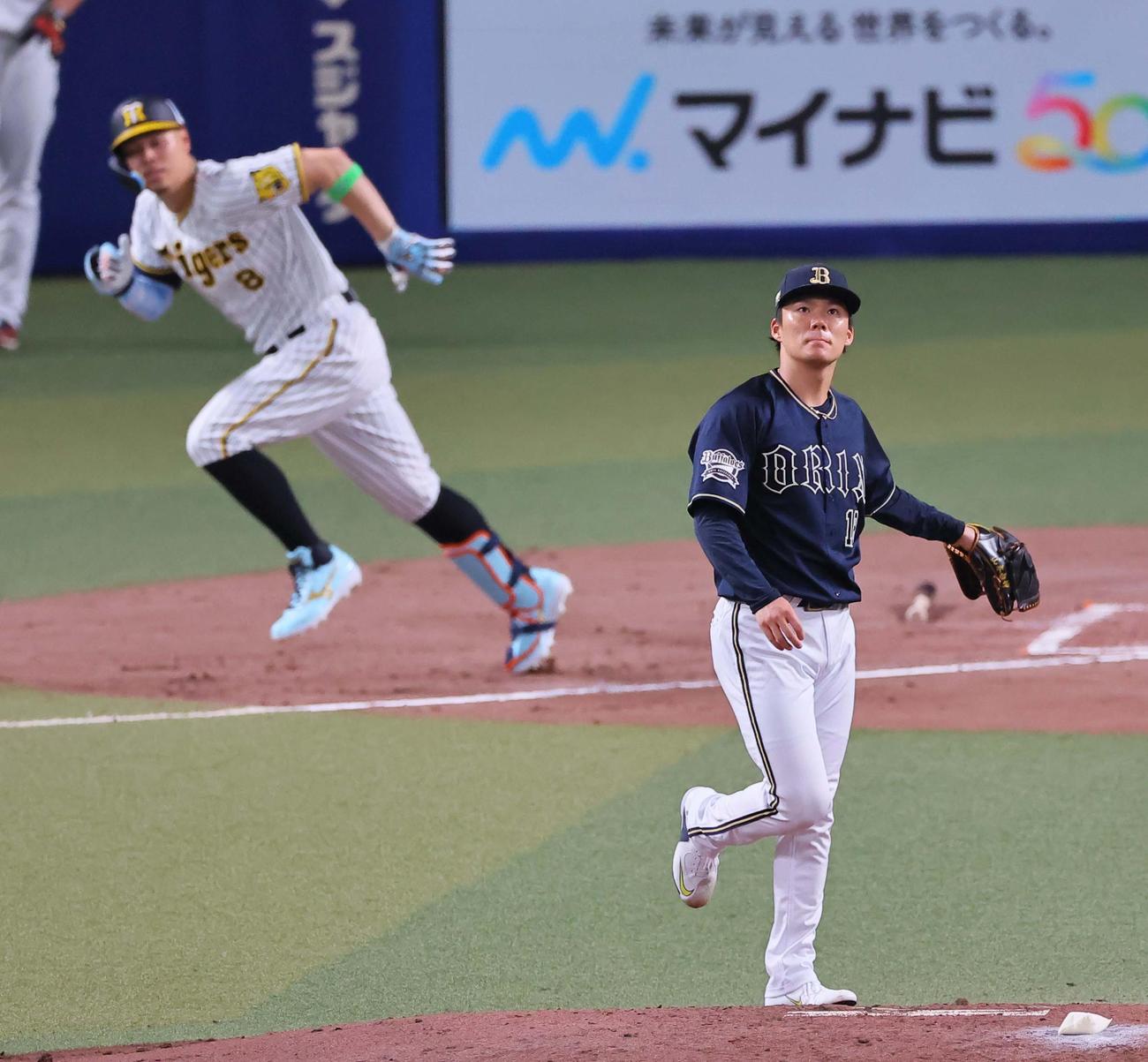 全セ対全パ　2回裏全セ1死、山本投手は中越え二塁打を浴びる（撮影・上田博志）