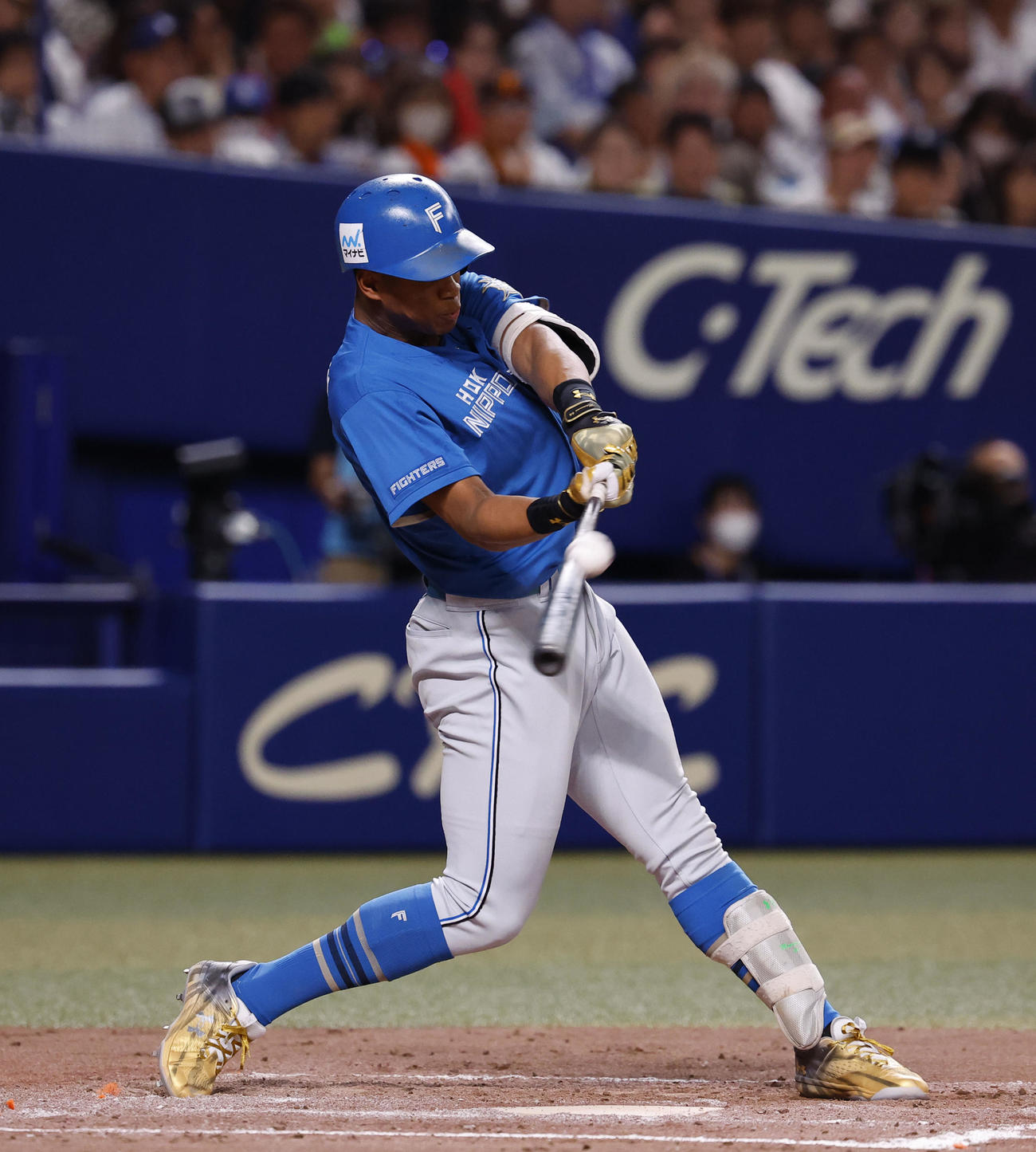 全セ対全パ　7回表全パ1死、万波が右越えソロ本塁打を放つ（撮影・藤尾明華）