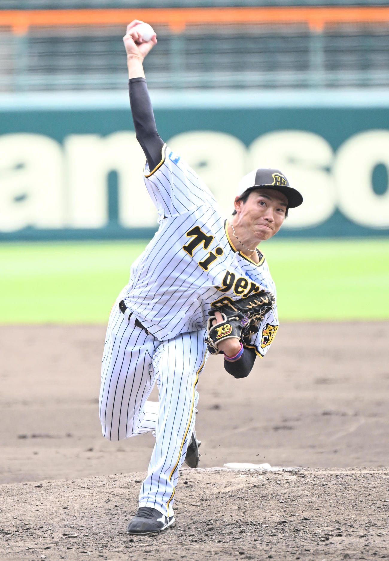 シート打撃で投球をする湯浅（撮影・石井愛子）