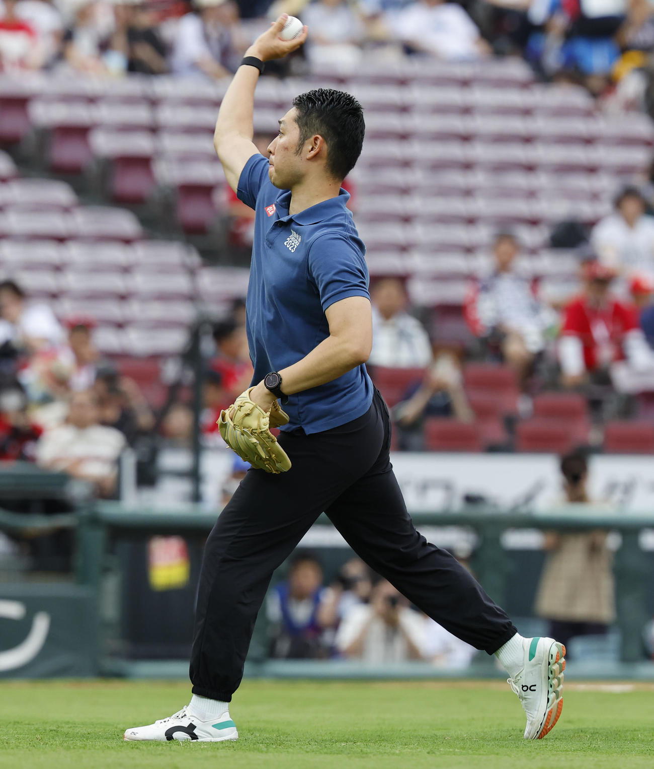 全セ対全パ　ファーストピッチを務めた萩野公介氏（撮影・藤尾明華）