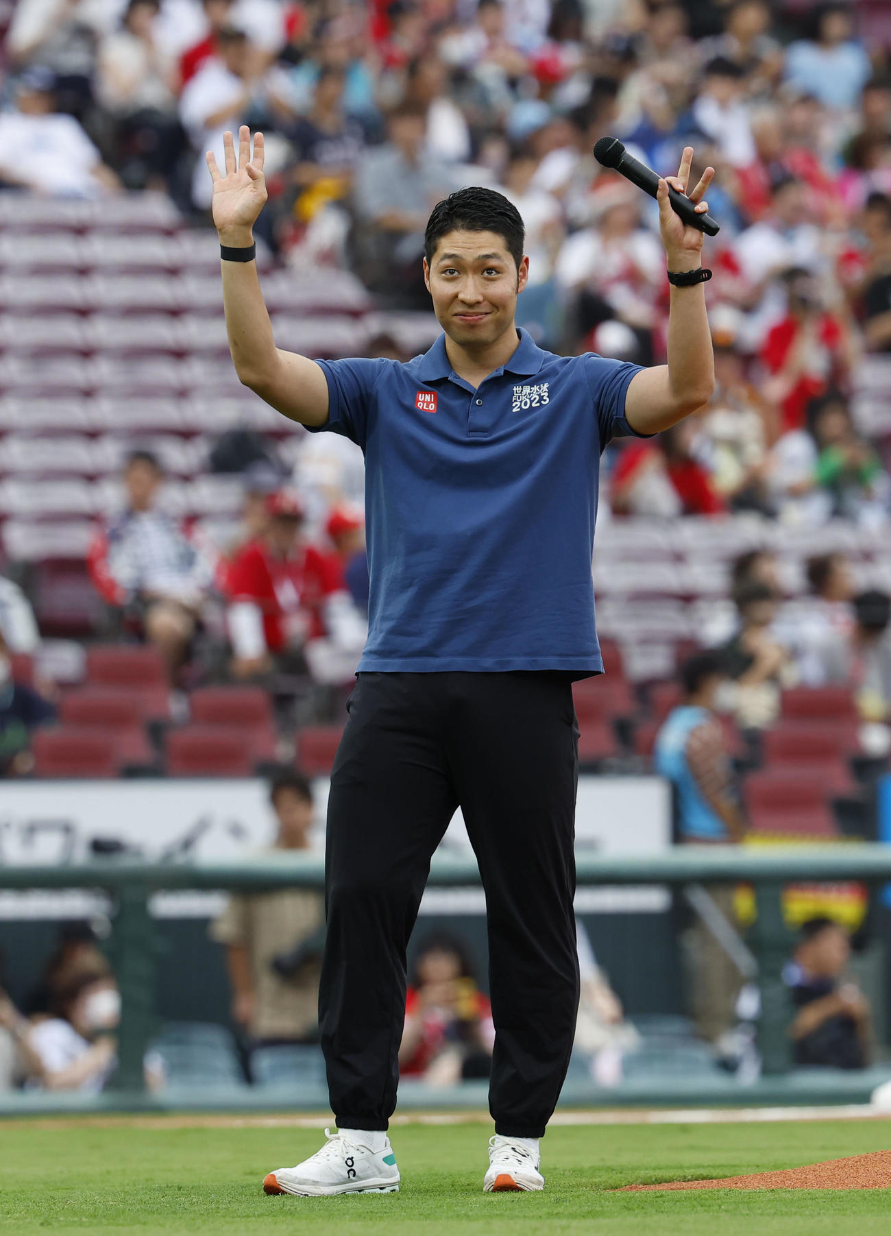 全セ対全パ　ファーストピッチを務める萩野公介氏（撮影・藤尾明華）