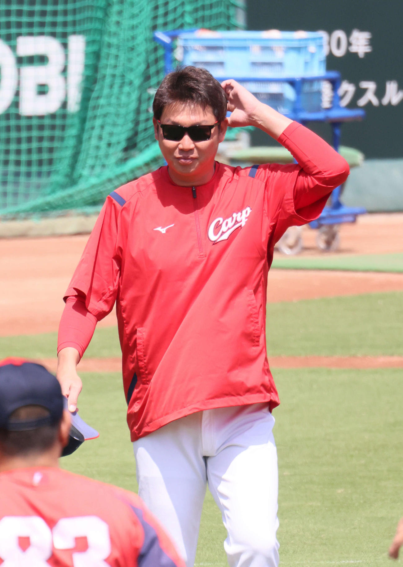広島全体練習　新井監督（撮影・加藤孝規）