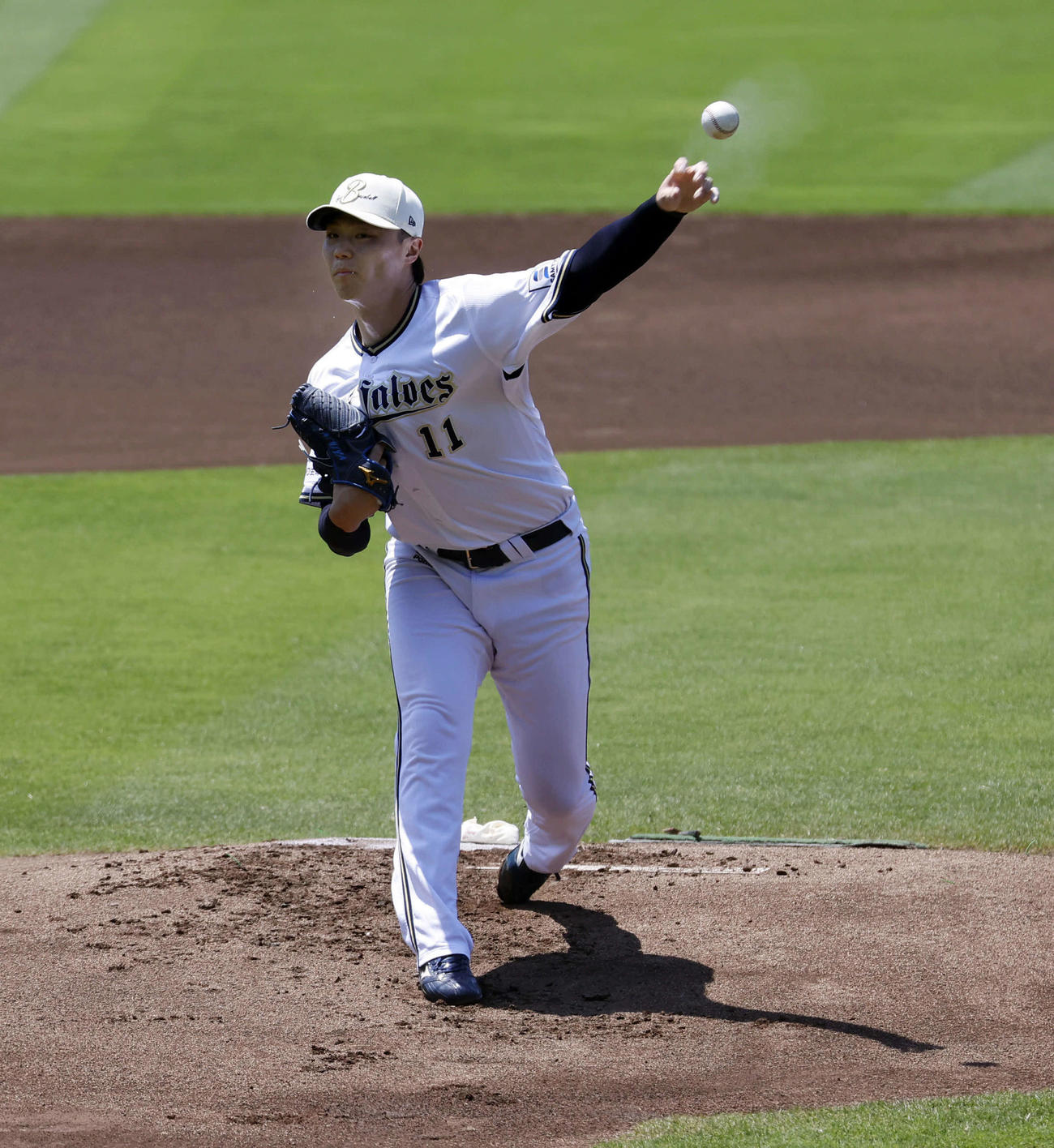 マウンドで投球練習をするオリックス山崎福（撮影・藤尾明華）