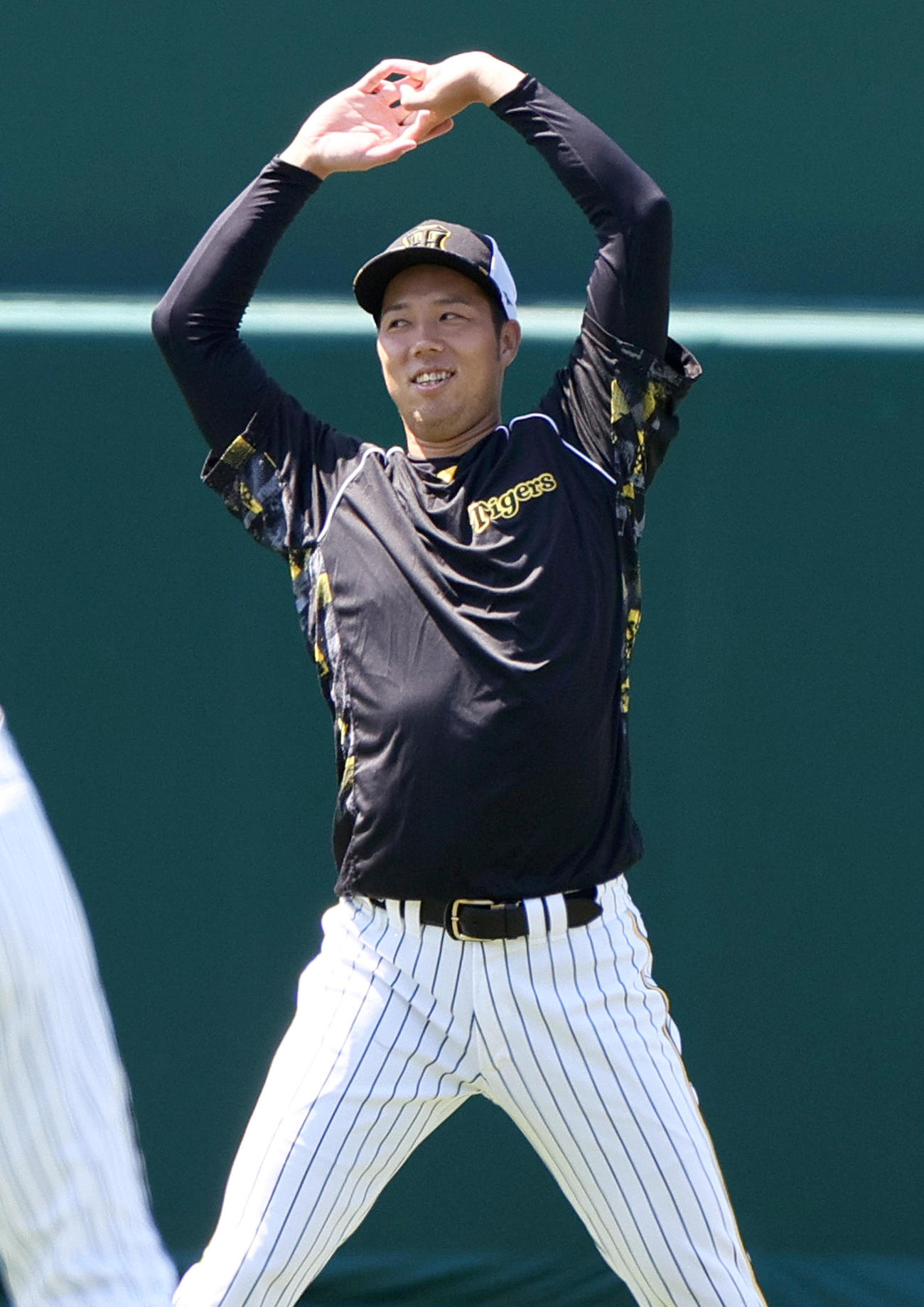 リラックスした表情を見せる阪神青柳（撮影・上山淳一）